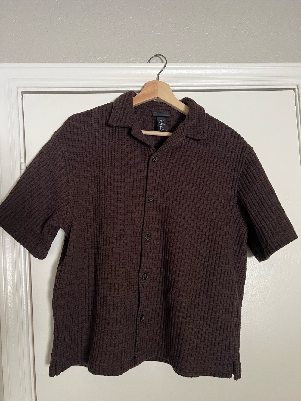 H&M Brown Waffle-Knit Short Sleeve Button-Down Shirt Men’s
